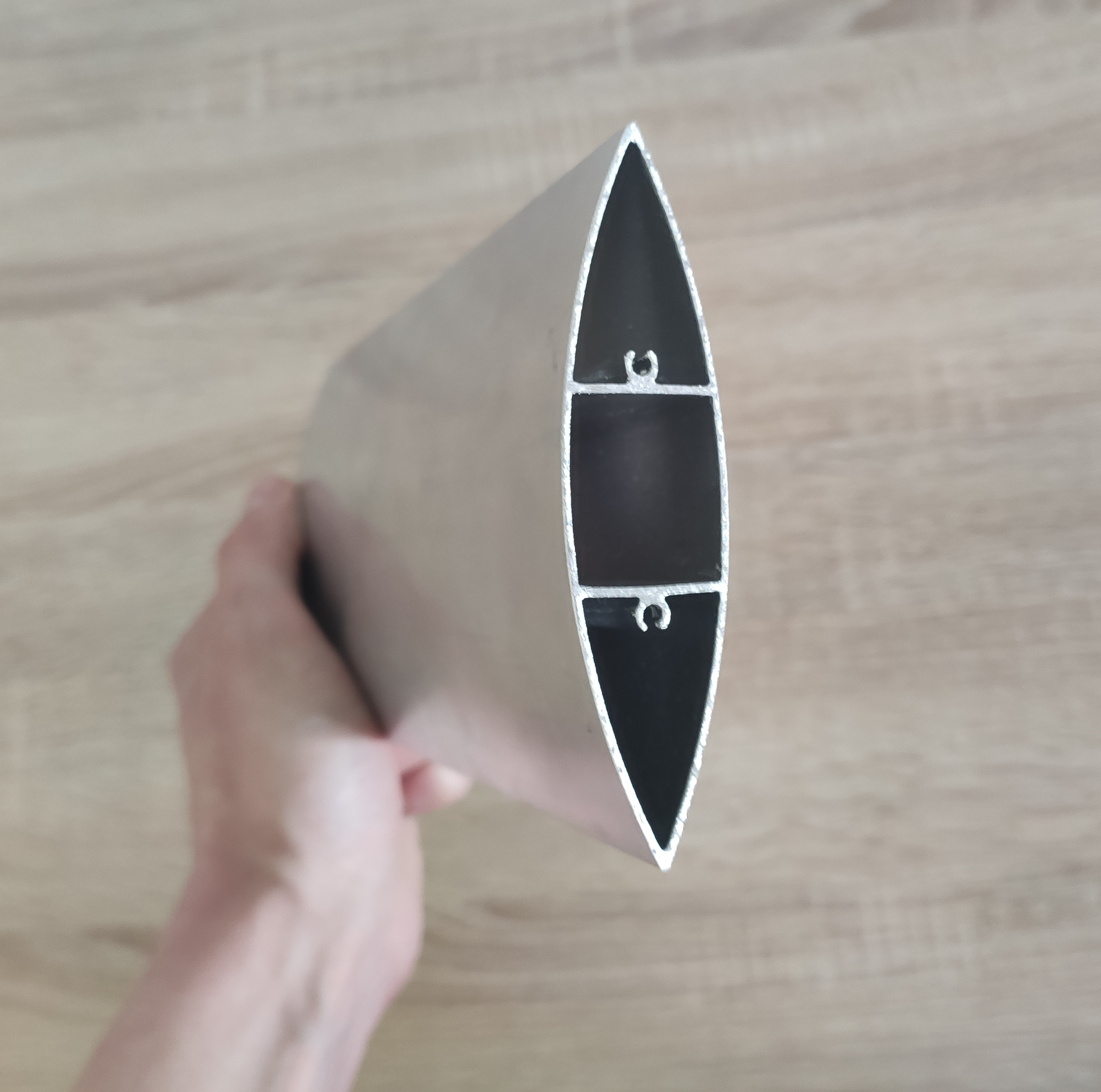 Aluminijska lamela u obliku kapljice