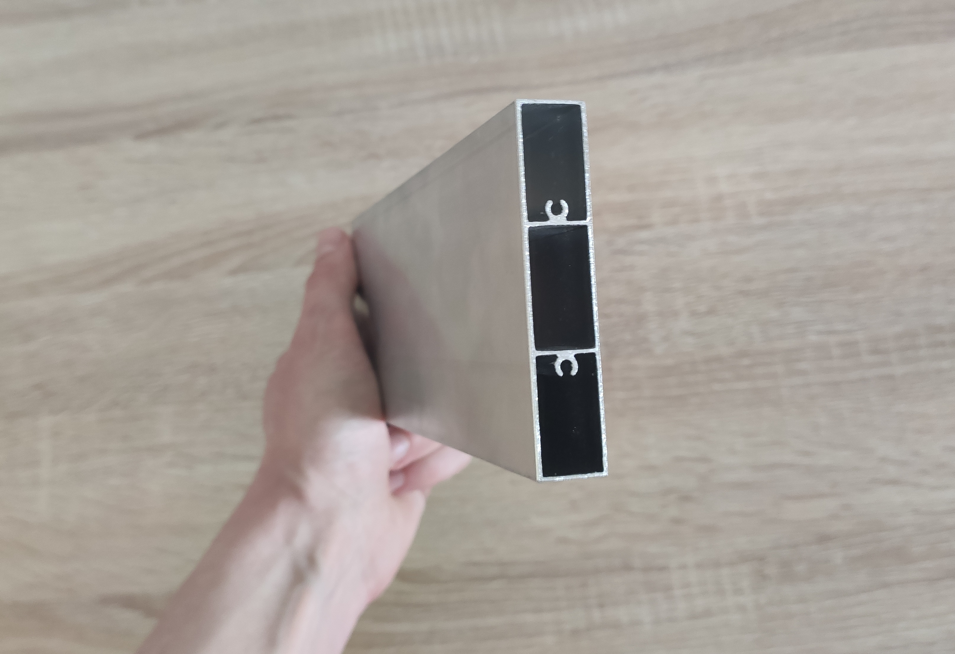 Aluminijska pravokutna lamela