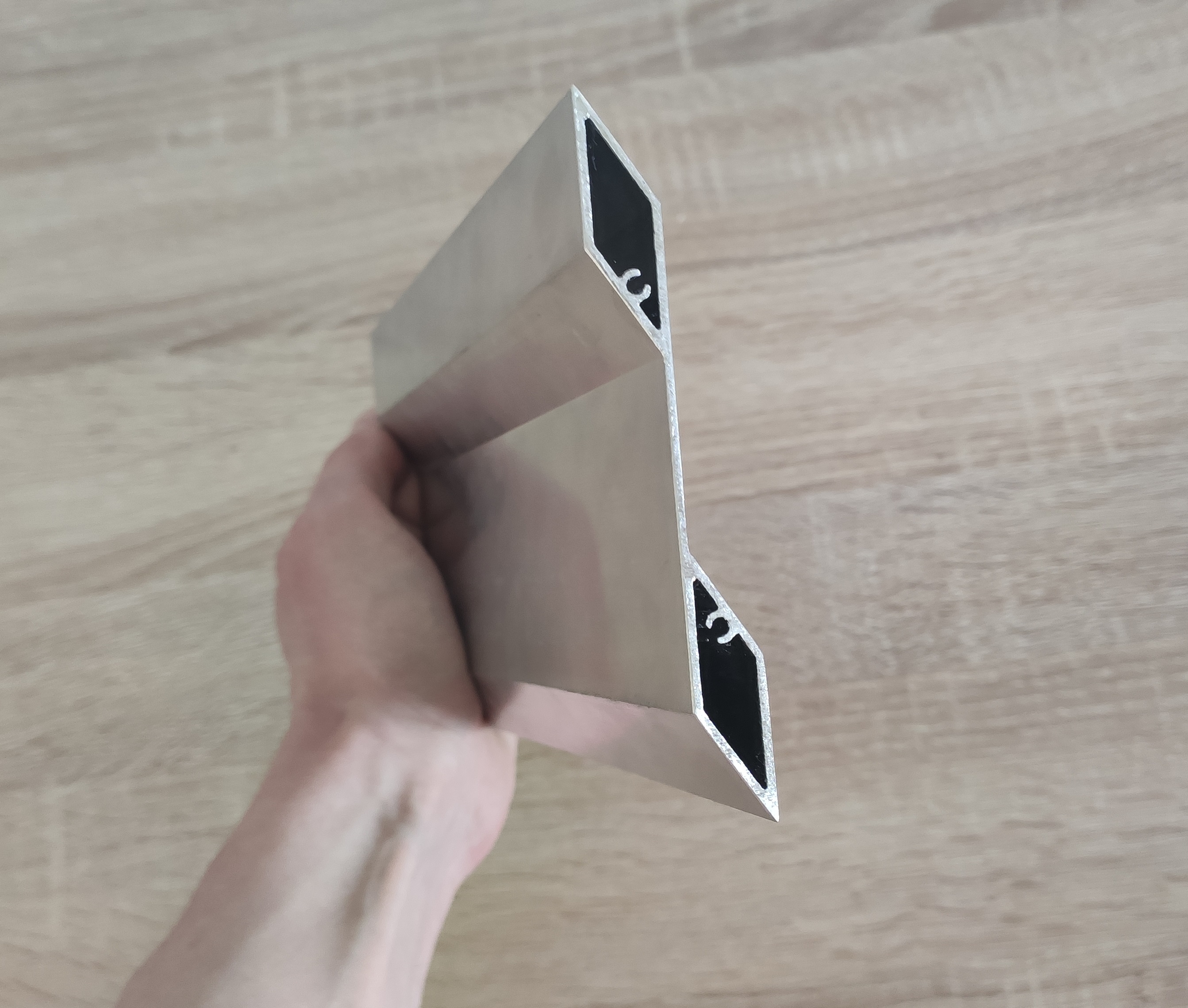 Aluminijska lamela u obliku žaluzine