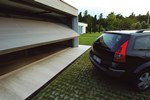 Izbočna preklopna garažna vrata